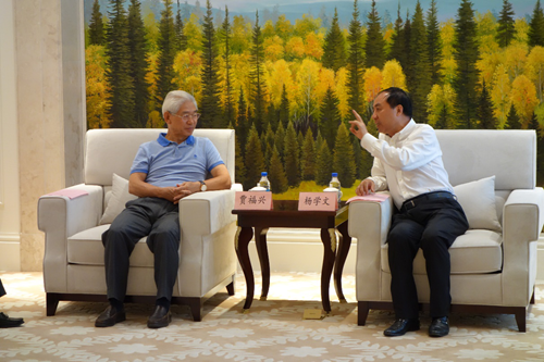 贾福兴会长赴新疆油田和塔里木油田调研