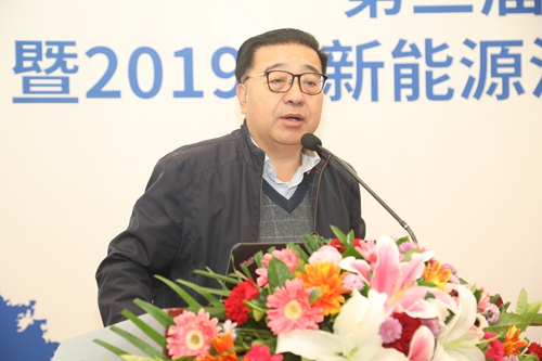 2、（1）中国汽车技术研究中心情报所主任、总工程师 黄永和《政策导向促进市场竞争》.jpg