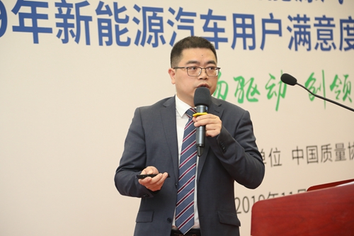 7、宁德时代用车电池系统解决方案部总监 项延火《创新-满足和超越客户需求》.jpg