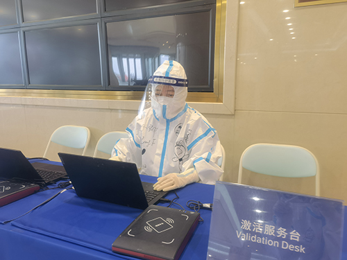 中国质量协会志愿者郎菲参与机场抵离服务保障工作.jpg